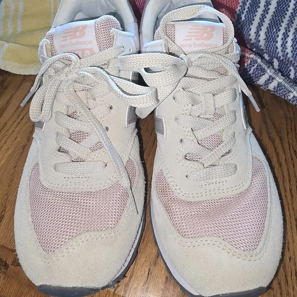 New Balance 574 Cream and Pink Sneakers - Picture 5 of 6